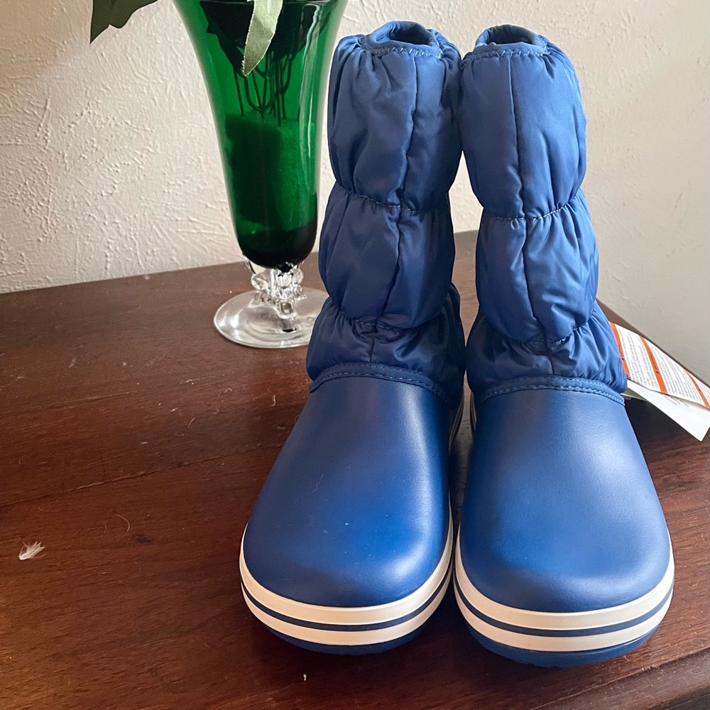 NWT Crocs Women’s Puff Snow Boots Blue size 7